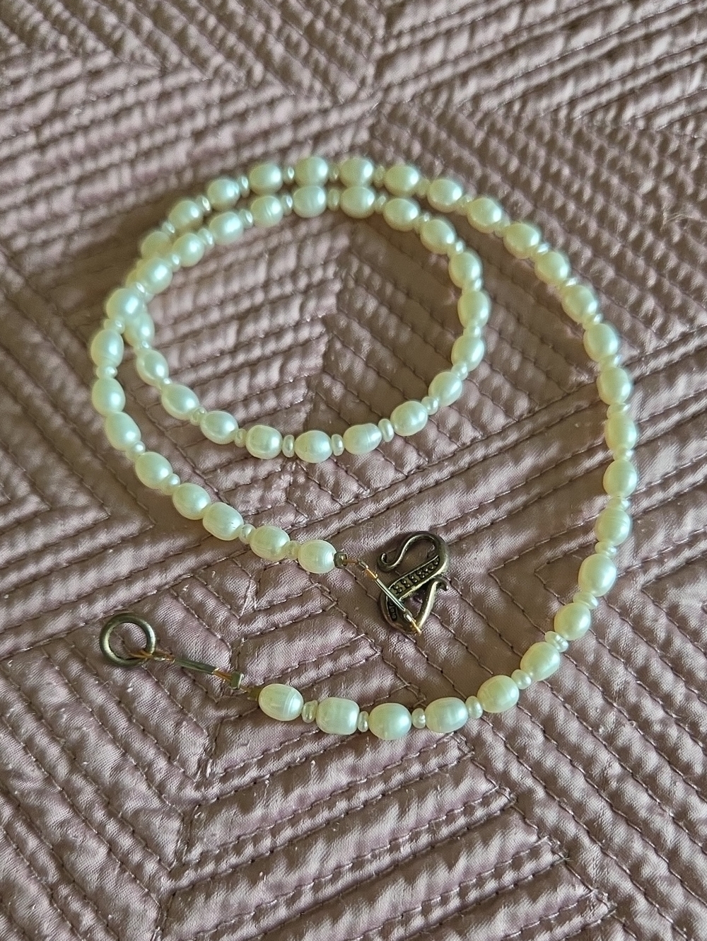 Lustrous Cream Freshwater Pearl Necklace with Decorative Heart Clasp